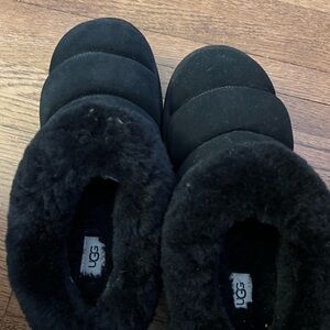 UGG Women’s Black Slippers Size 9